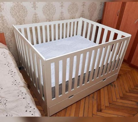 200 man(Binəqədi,7ci mkr). Uşaq çarpayısı satılır. Ölçüləri — Bakı