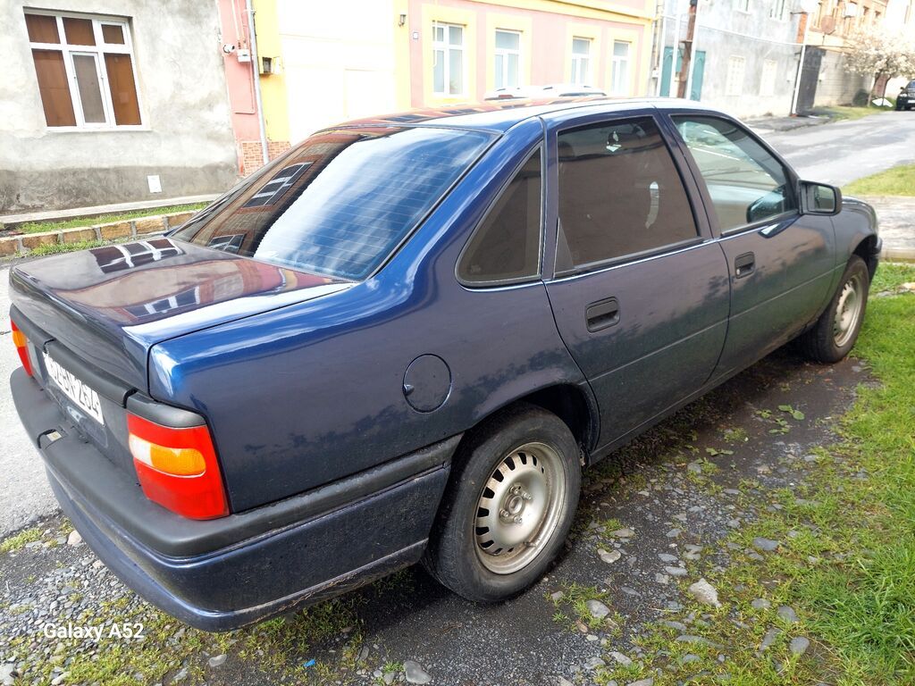 Opel Vectra A sedan - Kuzov: 4 qapılı sedan, tünd mavi rəng — Avto, Zaqatala (3)