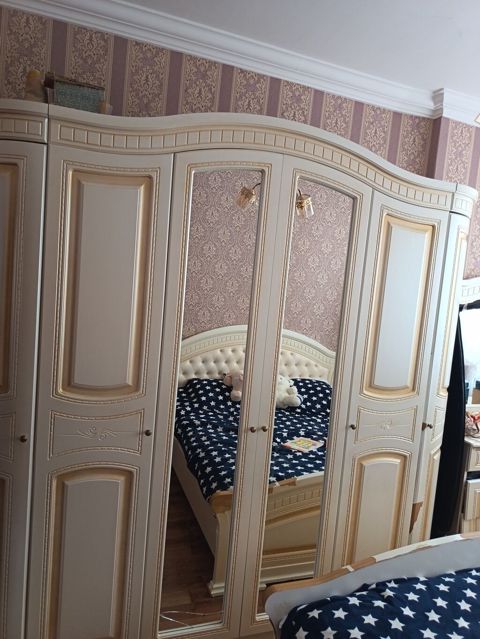 Klassik üslubda iri qarderob - Material: MDF/taxta əsaslı — Bakı