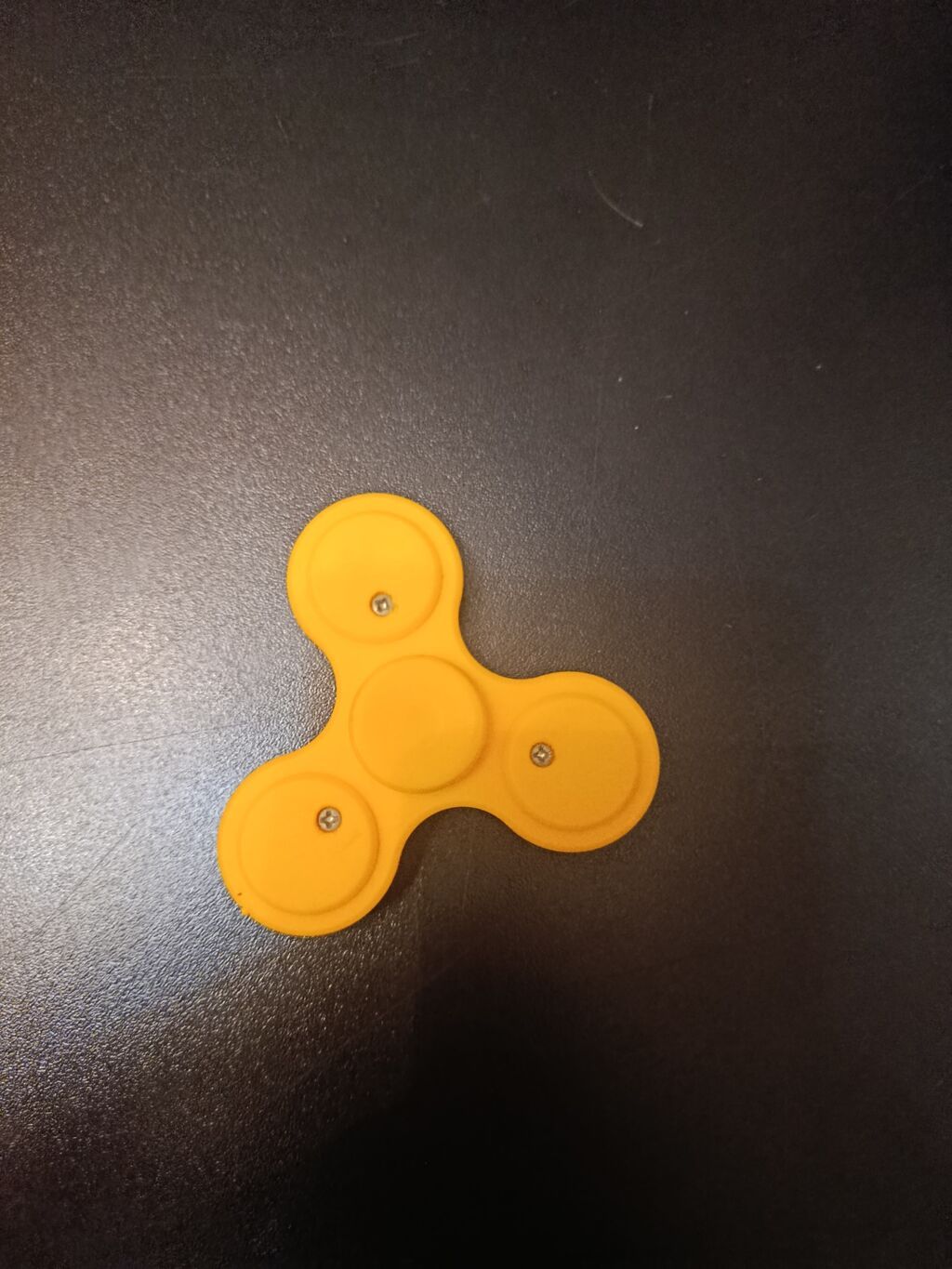 Sarı fidget spiner (3 qanadlı) - Material: yumşaq silikon örtüklü — Oyuncaqlar, Bakı (2)
