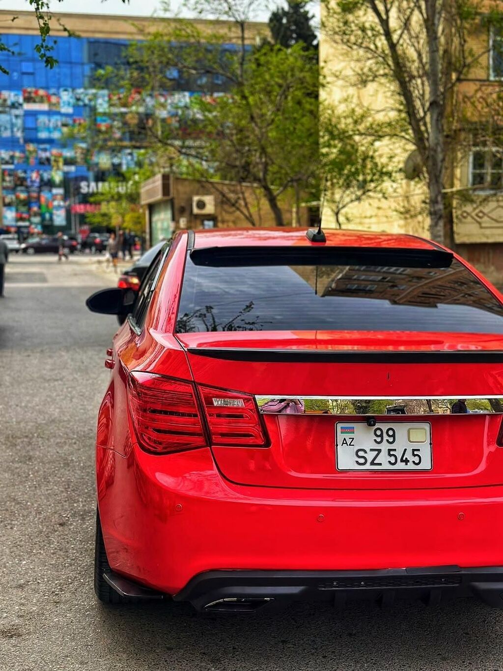Chevrolet Cruze sedan – parlaq qırmızı rəngdə, tam bədən kiti və idman — Avto, Sumqayıt