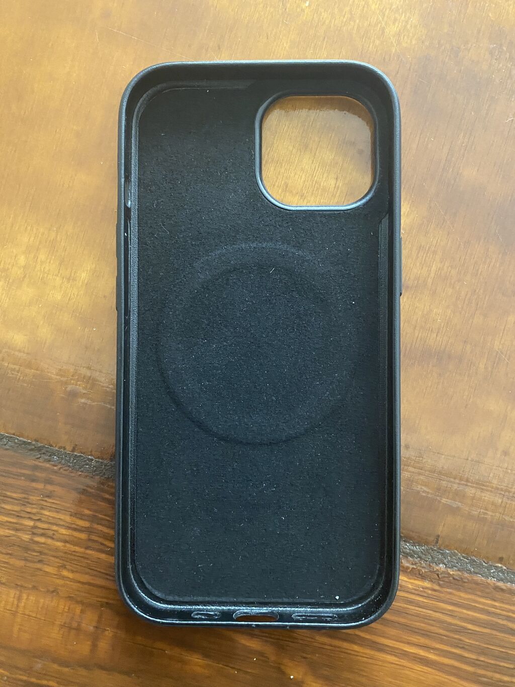 İphone 13 üçün olan case dir. Yenidir işlənməyib, cızığı və zədəsi — Elektronika, Bakı (2)