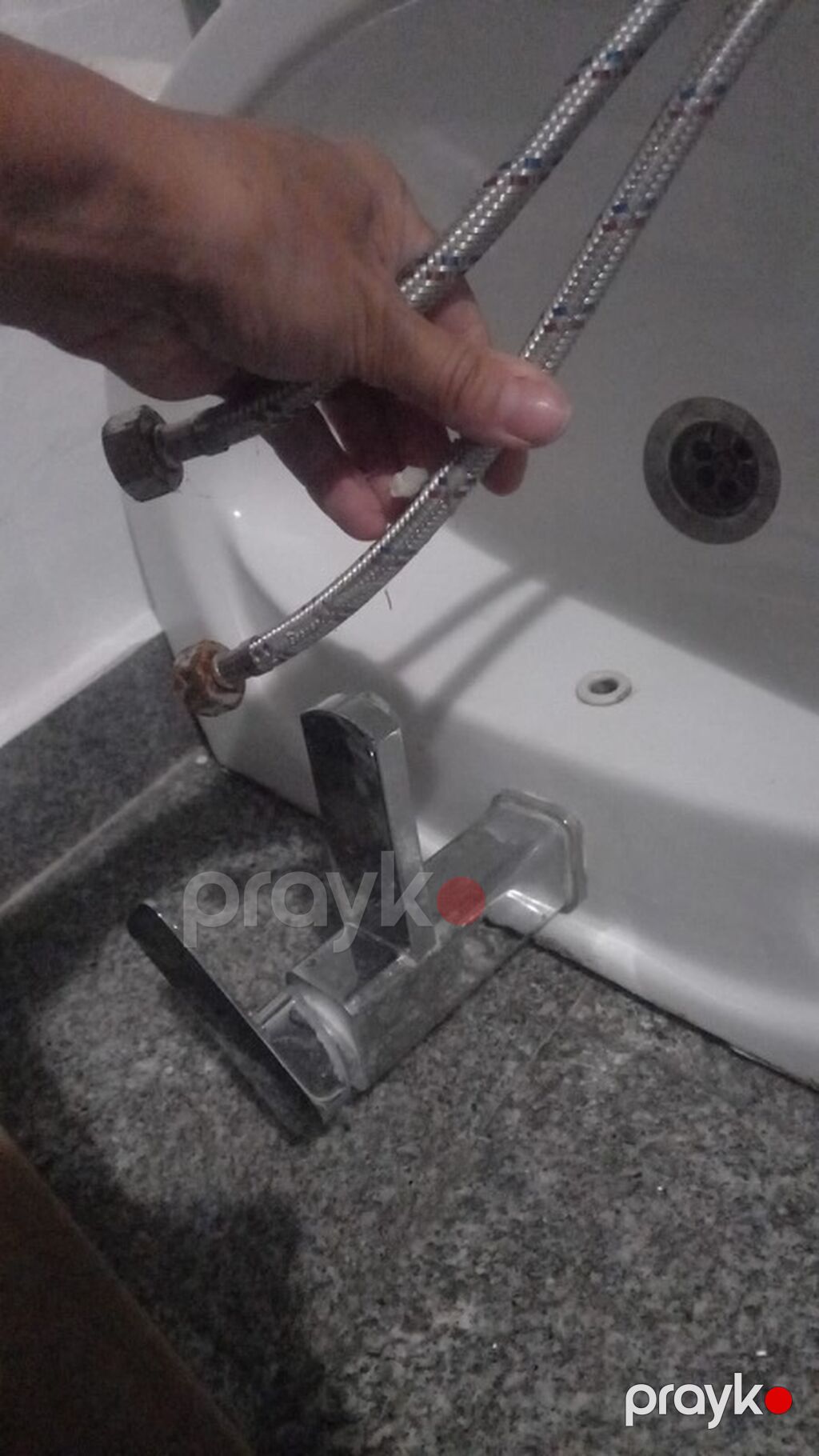 Şok endirim 35 azn təzə krantda üstündə verilir — Lavabolar, Bakı (2)
