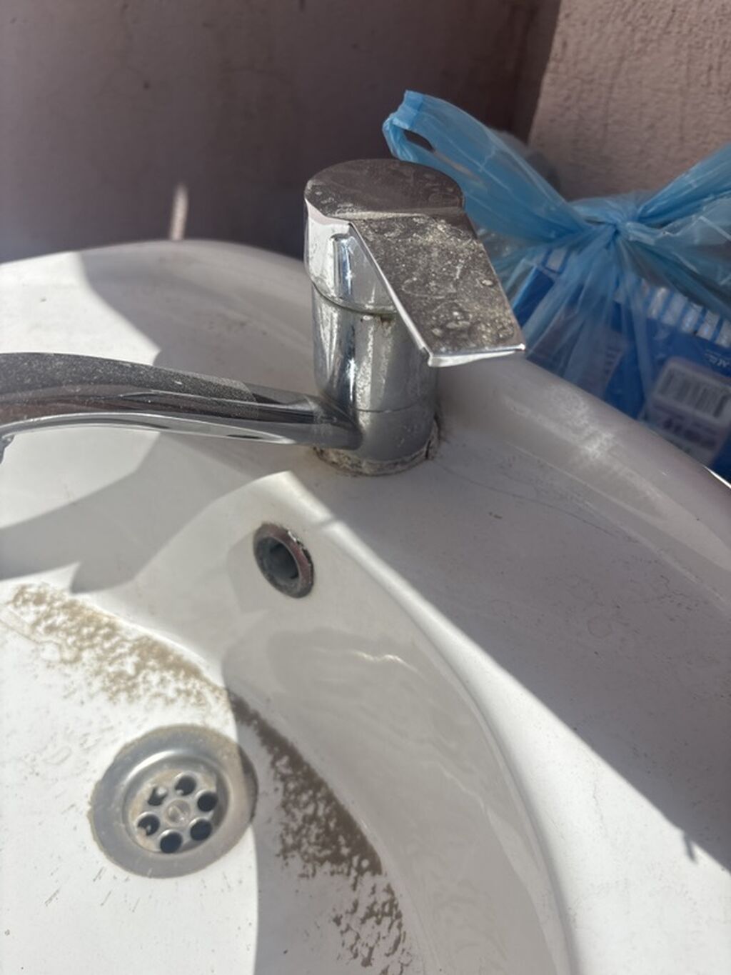Piyedestallı çanaq tipli hamam əlüzyuyanı Krant üzərində verilir — Santexnika, Mehdiabad (2)