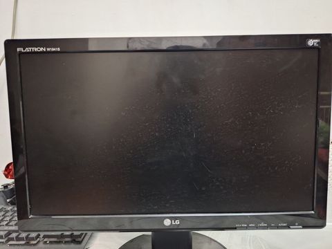 LG Flatron W1941S LCD monitor - Ekran: 19 düym, 16:9 “Wide” format — Bakı