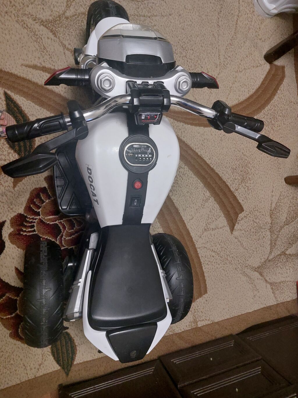 Uşaq elektrikli üçtəkərli motosiklet - Rəng: ağ-qara - Korpus: sport — Mallar, Bakı (6)