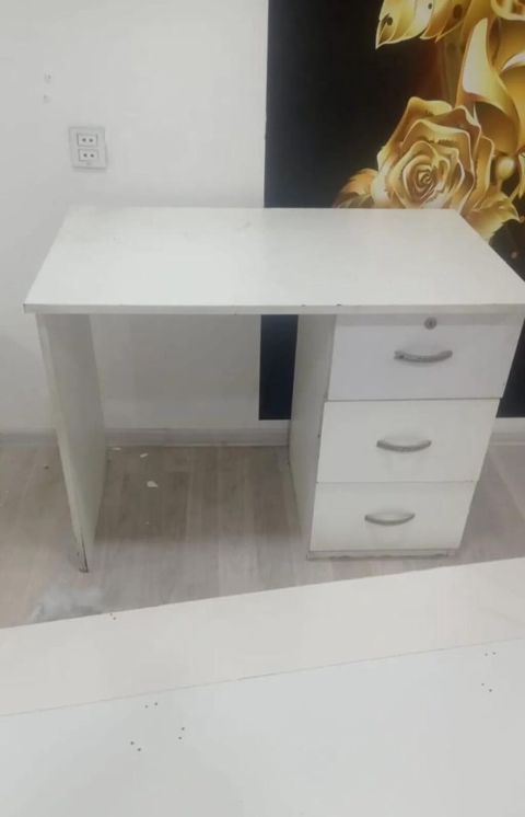 Düz masa, Stulsuz, Polkasız, Siyirməli, Sadə laminat — Bakı