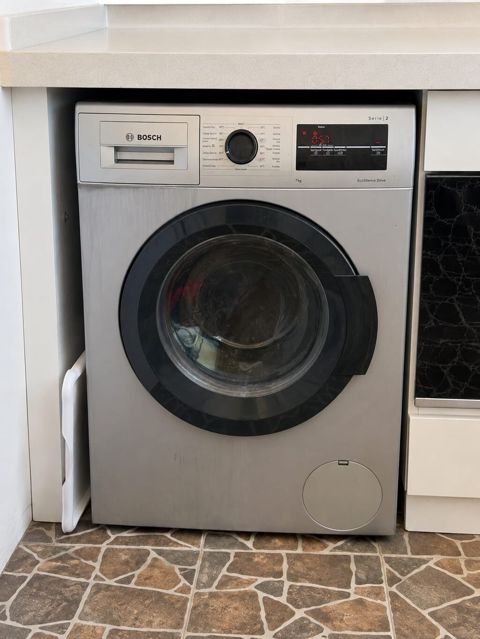Bosch 7 kq 3 ilin masinidir Evden satilir temirde olmayib. Qiymet 330 — Digah