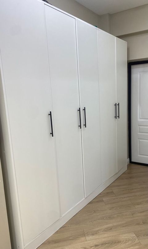 Dolab 600azn satılır. Ölçü 2,3×2,3. Bir neçə ay işlənib yaxşı — Bakı