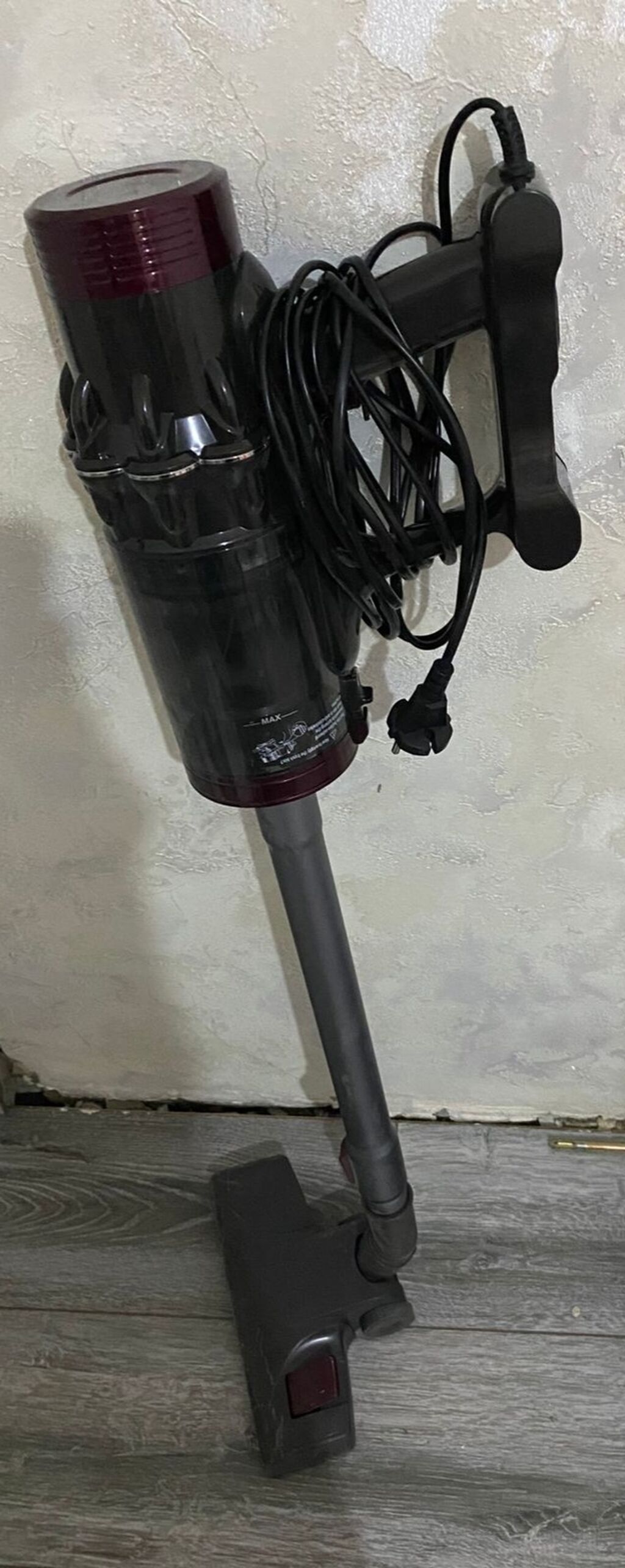 Şnurla işləyən dik tozsoran - Yüngül və kompakt konstruksiya: divar — Elektronika, Digah