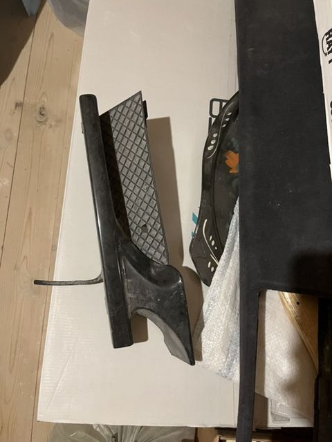 Avtomobil üçün plastik daxili örtük detallarının dəsti. - Material — Sanqaçal