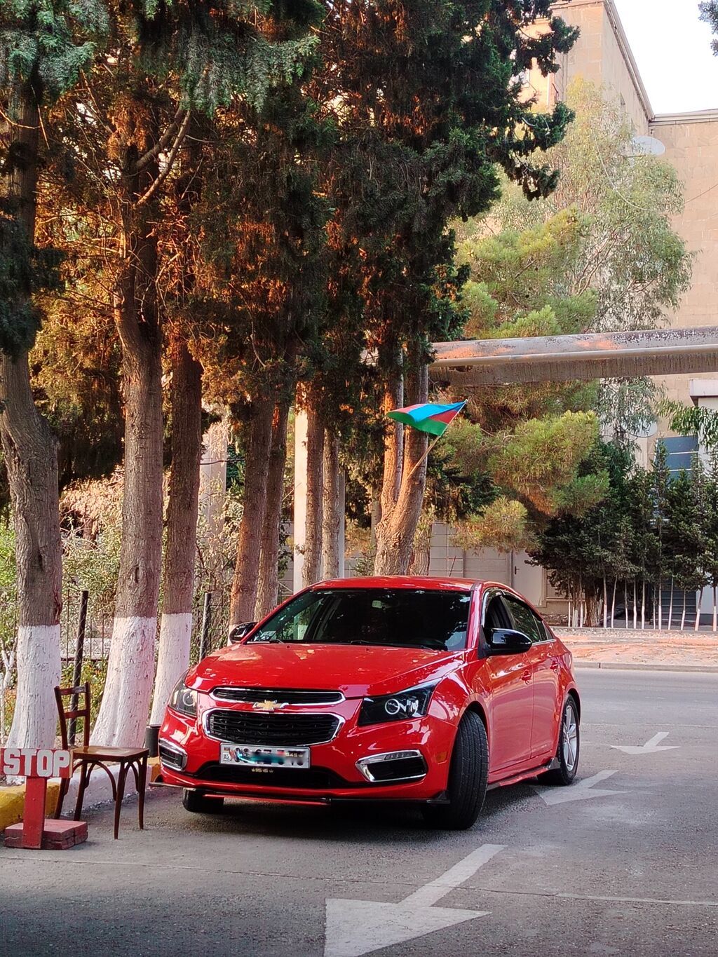 Chevrolet Cruze sedan – parlaq qırmızı rəngdə, tam bədən kiti və idman — Avto, Sumqayıt (4)