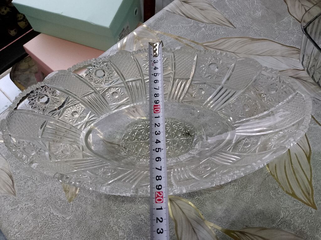 Böyük ölçülü şüşə meyvə qabı. Oval formalı, şəffaf rəngli və naxışlı — Mallar, Lənkəran (3)