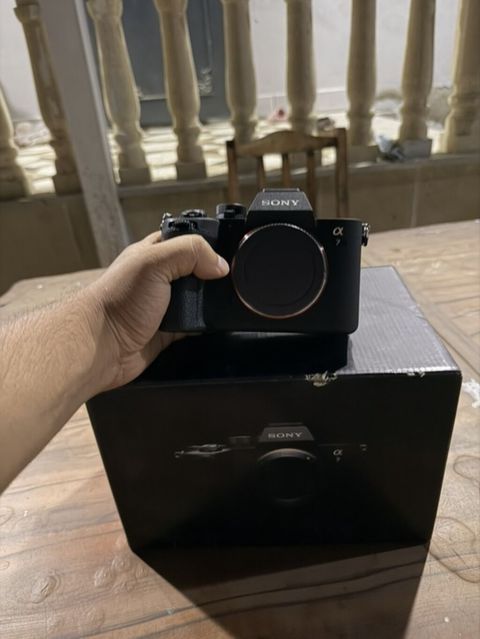 Sony A7 iv body Salam aparati teze almiwam 2-3 defe cekiliw etmiwem — Bakı