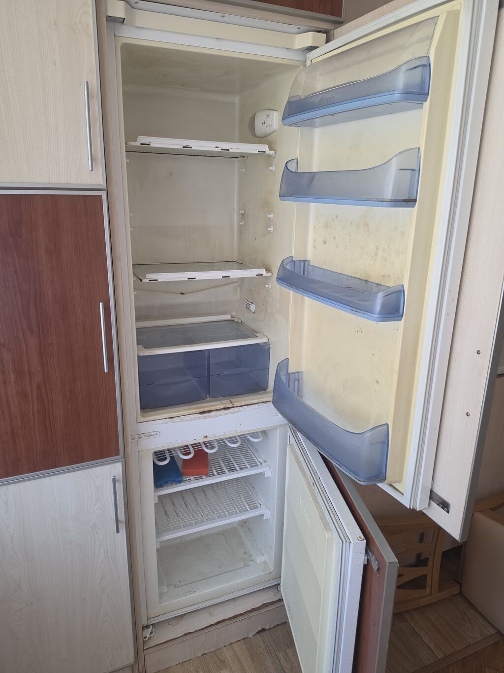 Soyuducu xaladenik satılır 130 manata. ümumi şkafı istəyən olsa onuda — Mebel, Bakı (2)