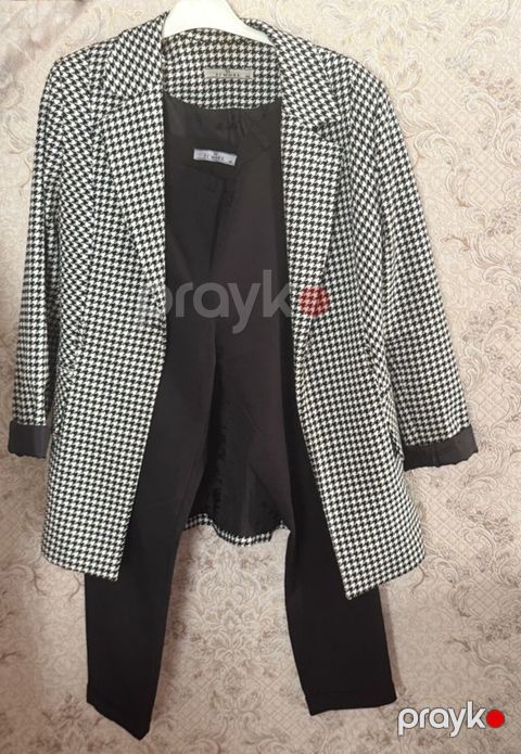 Qadın kostyumu – pencək və şalvar dəsti - Üst: Qara‑ağ “houndstooth”