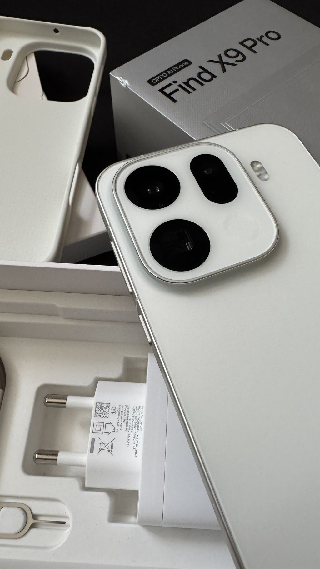 Oppo Find X9 Pro, 512 GB, rəng - Ağ, Zəmanət, Barmaq izi, Simsiz şarj — OPPO, Bakı (3)