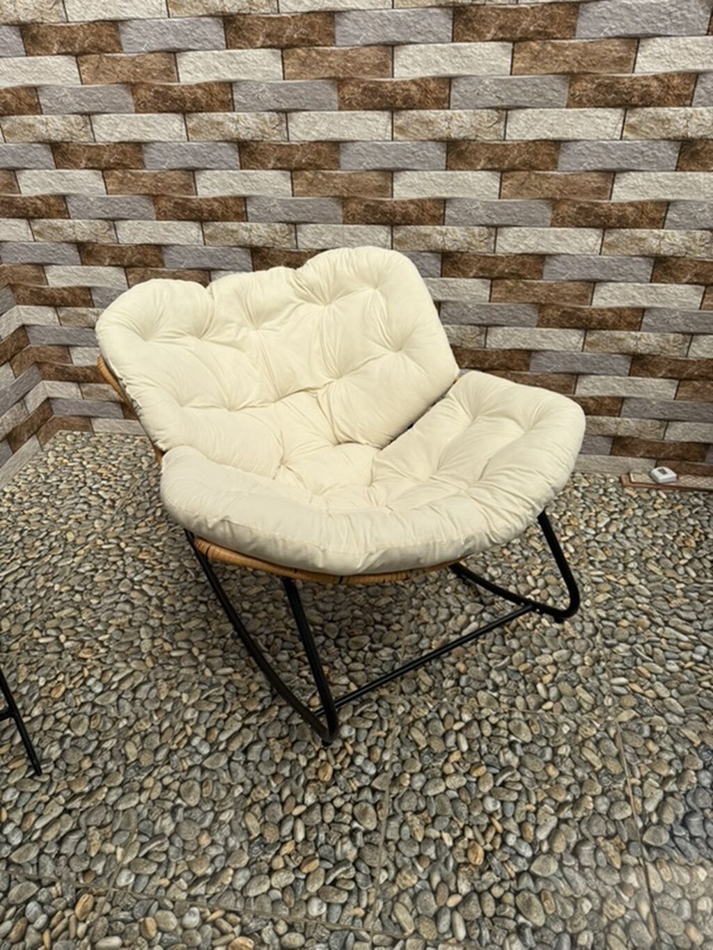 Rattan İkili yelləncək kreslo – yumşaq krem rəngli yastıqla, bag evi — Kreslolar, Bakı (2)