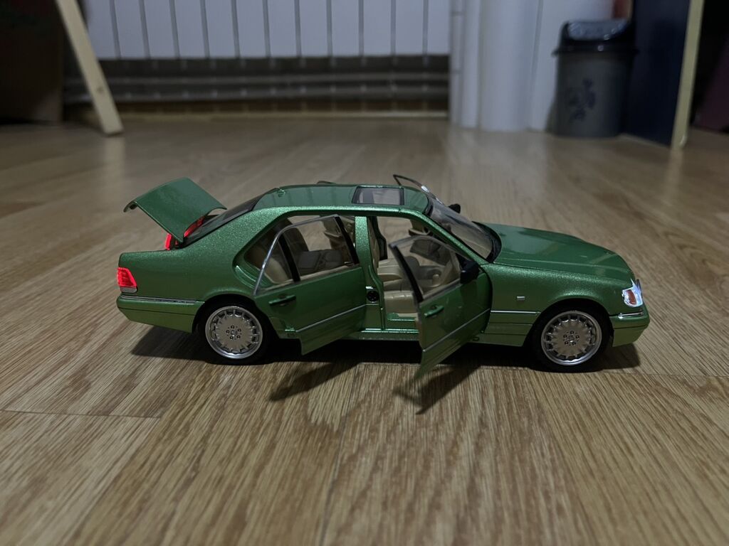 Maşın modeli – klassik sedan ölçülü die-cast (metal) kolleksiya modeli — Mallar, Bakı (3)