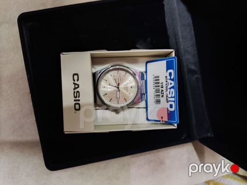 Casıo unisex qol saatı baha alinib sadəcə taxilmir,Arig ələ taxılır