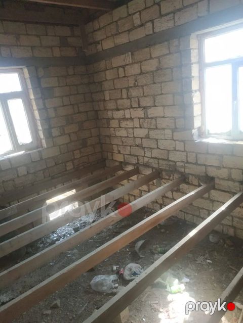 Hökməli 3 otaqlı, 90 kv. m, Təmirsiz