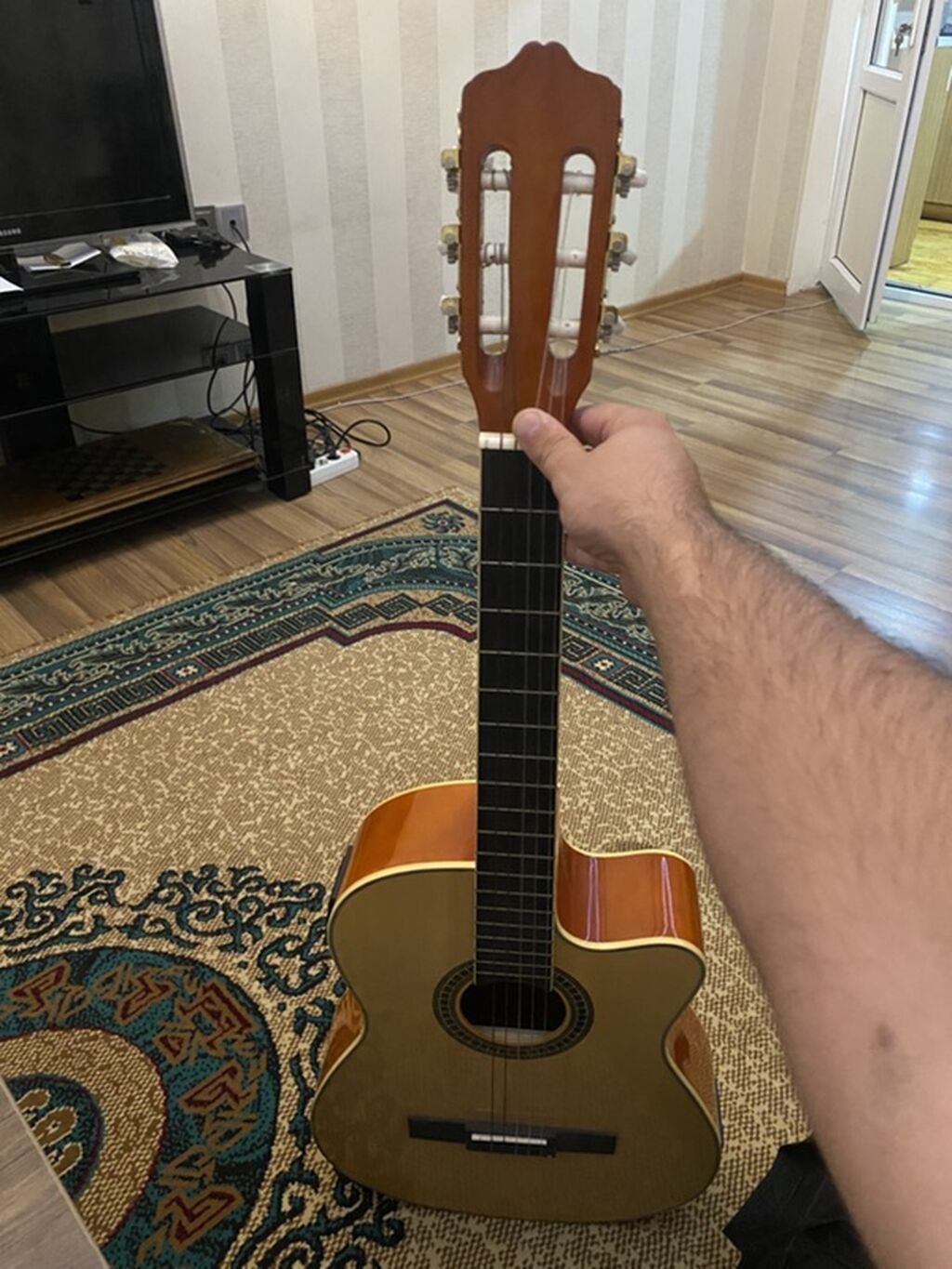 Elektro-klassik gitara - Korpus: kəsik (cutaway) dizaynlı — Mallar, Bakı (3)