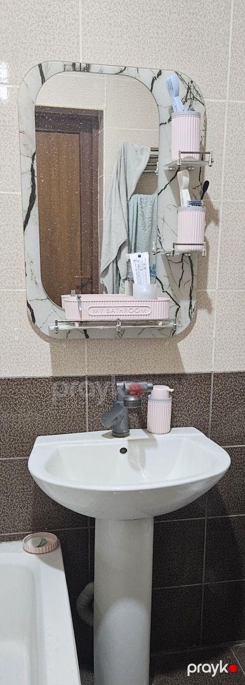 Moyka ve guzgu birlikde satilir qirigi cati filan yoxdu guzgu yenidir