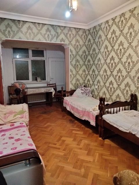 Kirayə üçün geniş otaqlar icareye verilir tek yasli qadin xozyayka var — Bakı