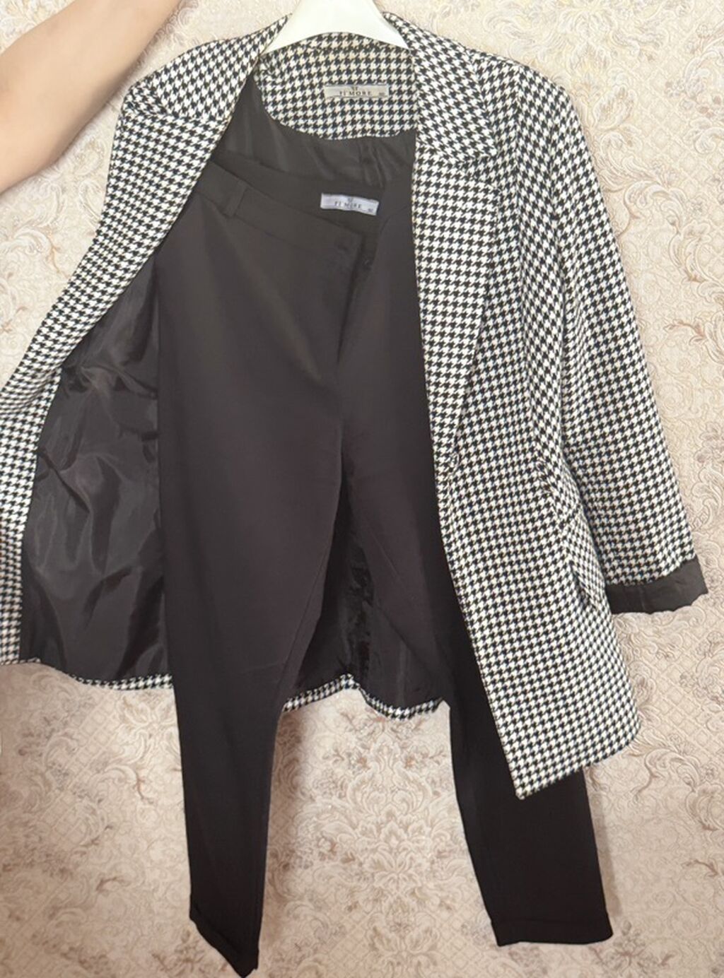 Qadın kostyumu – pencək və şalvar dəsti - Üst: Qara‑ağ “houndstooth” — Şəxsi əşyalar, Bakı (2)