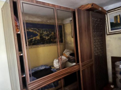 Geniş qarderob və rahat divan dəsti - Qarderob: sürgülü qapılı, iri — Bakı