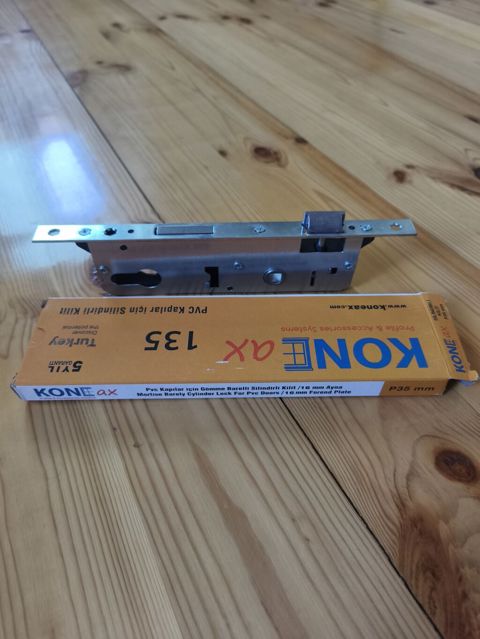 Kone AX 135 – PVC qapılar üçün barelli mortiz kilid - Brend/model — Saray