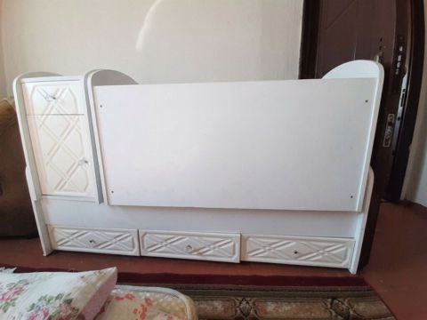 Usaq kalesqasi ve usaq ucun besik satilir.Besik sokulub 18 yasina — Sumqayıt