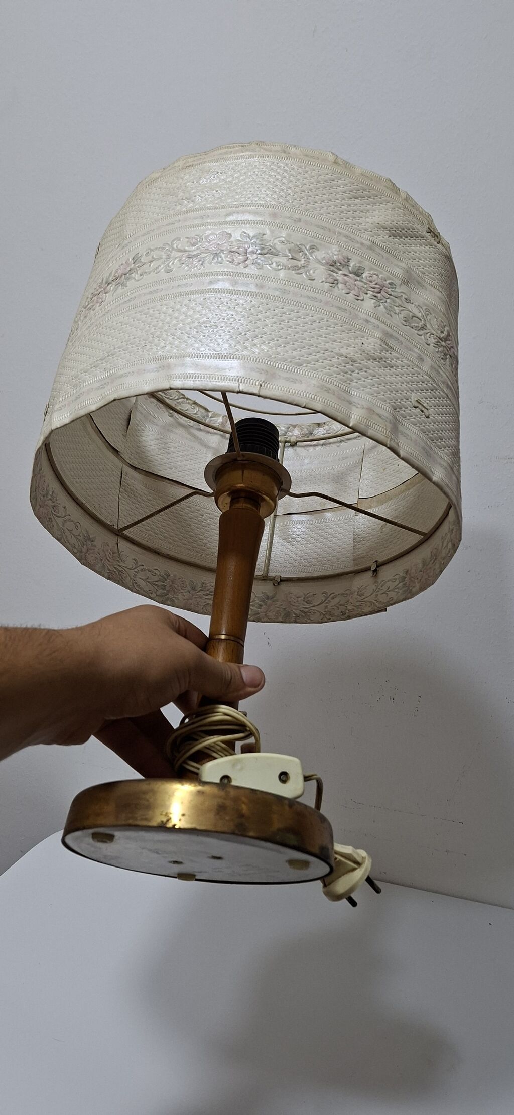 Məhsul: Klassik üslubda masa lampası Xüsusiyyətlər: - Material: Ağac — İşıqlandırma, Bakı (2)
