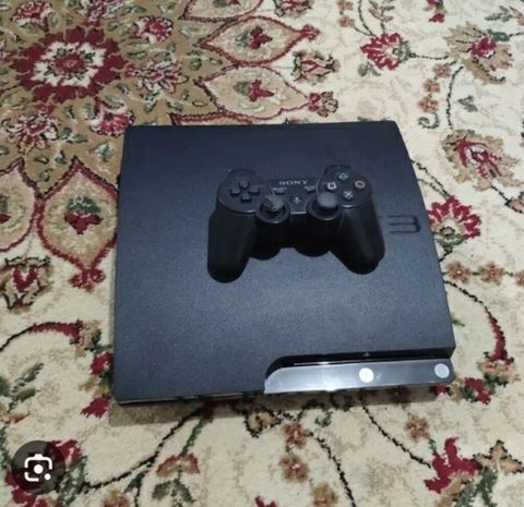 Sony PlayStation 3 (PS3) Slim oyun konsolu - Rəng: qara - Üzərində — Bakı