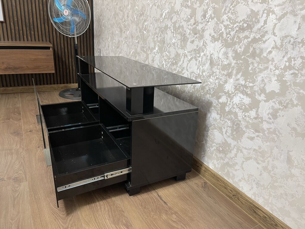 İşlənmiş, Düz TV altlığı, Polkalı, Şüşəli — Mebel, Bakı (4)