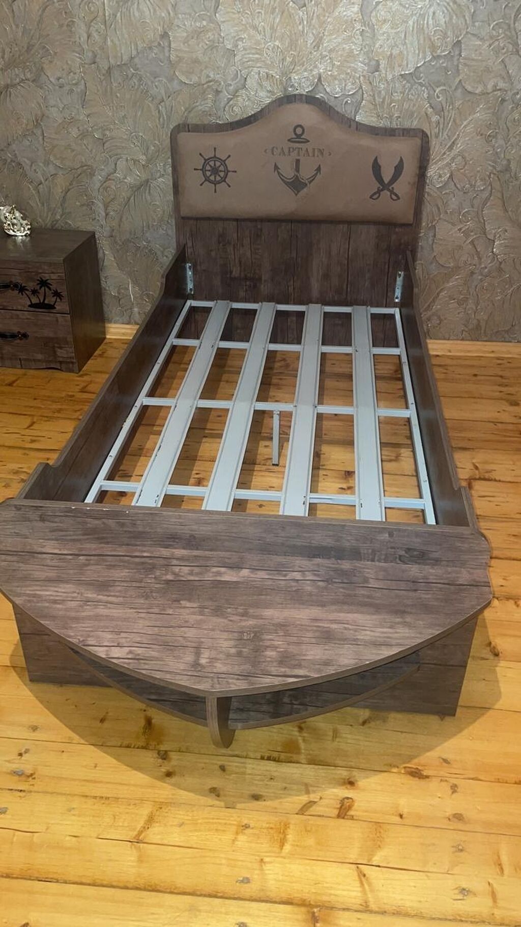 Uşaq otağı üçün “Dənizçi/Kapitan” mövzulu mebel dəsti Tərkib: - Gəmi — Mebel, Bərdə