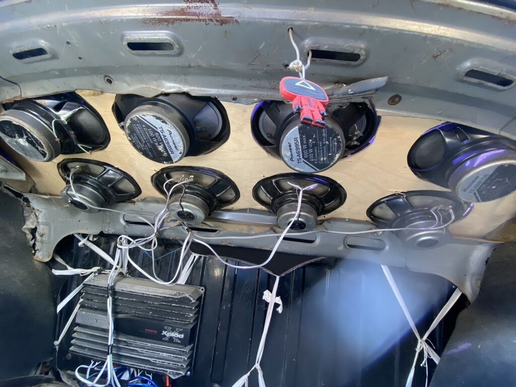 Avtomobil üçün tam audio sistemi satılır. Tərkibi və xüsusiyyətlər — Elektronika, Qusar