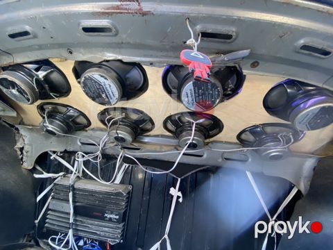 Avtomobil üçün tam audio sistemi satılır. Tərkibi və xüsusiyyətlər