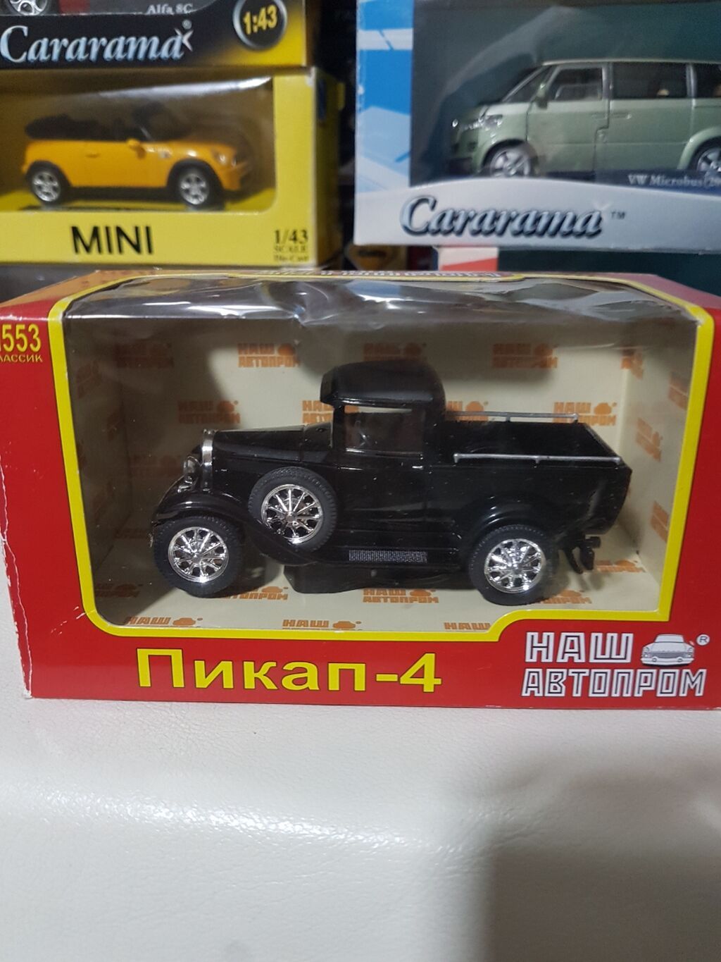 Kolleksiya üçün 1:43 miqyaslı die-cast model avtomobillər. Şəkillərdə — Mallar, Bakı (10)