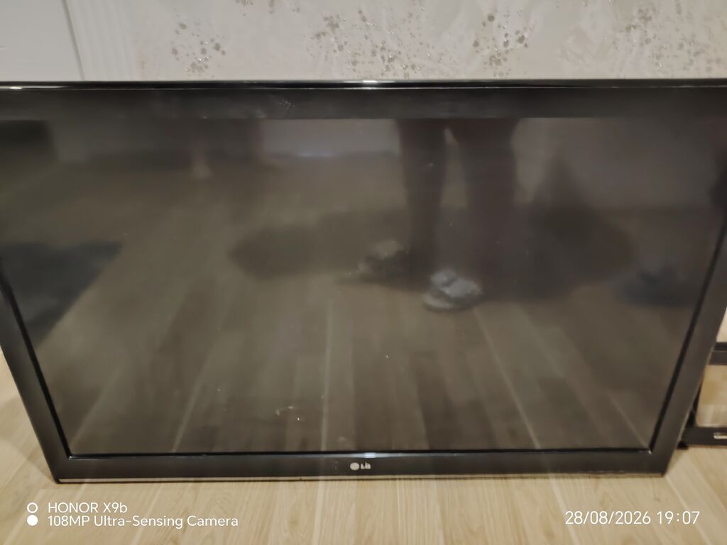 İşlənmiş Televizor LG LED ekran Ünvandan götürmə — Televizorlar, Bakı (4)
