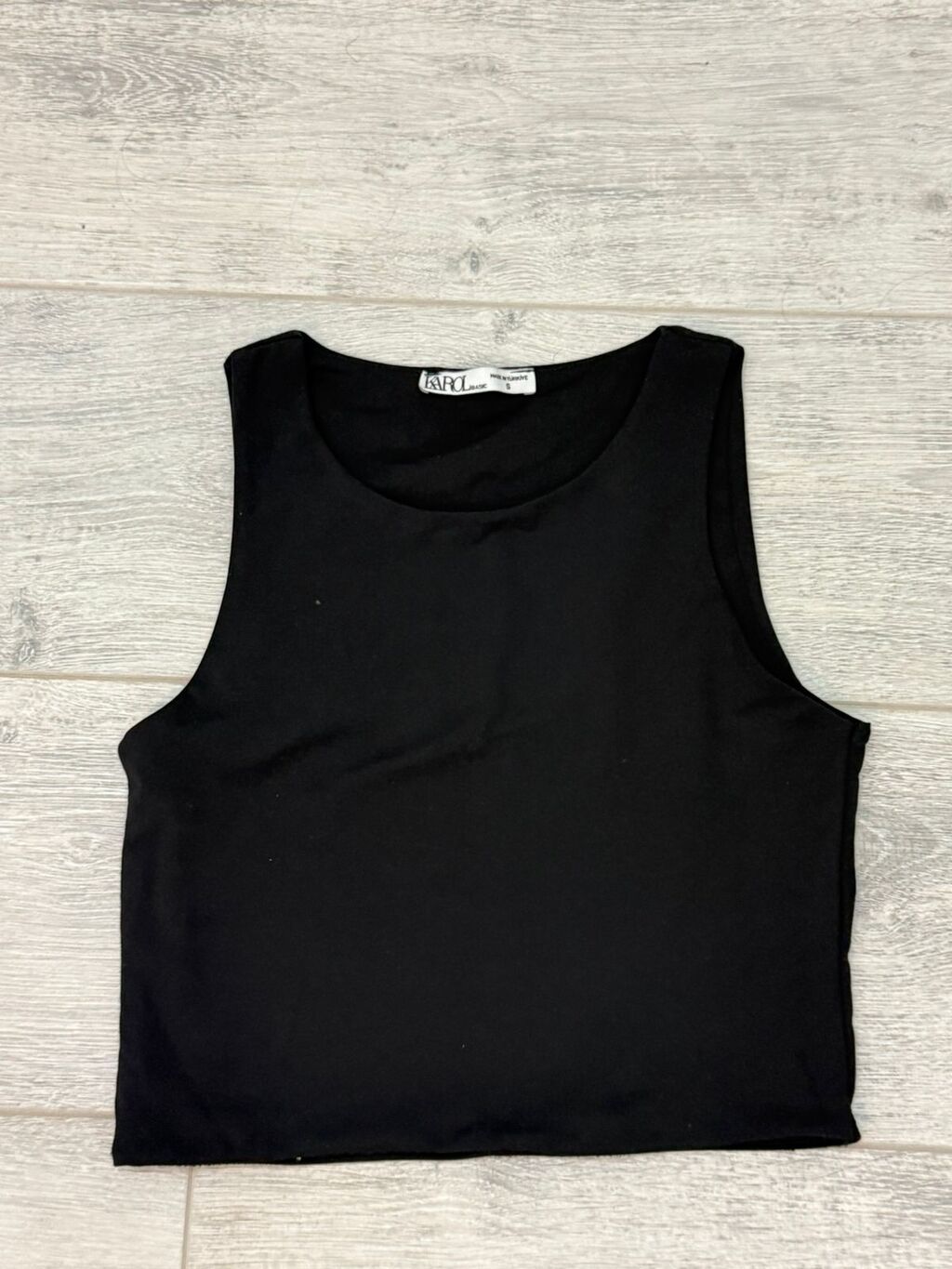 Qara qolsuz crop top - Rəng: tam qara - Kəsim: qolsuz, yuvarlaq — Şəxsi əşyalar, Bakı