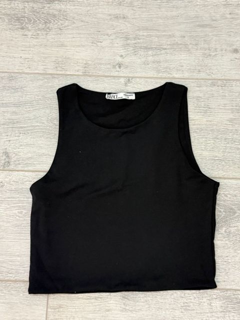 Qara qolsuz crop top - Rəng: tam qara - Kəsim: qolsuz, yuvarlaq — Bakı
