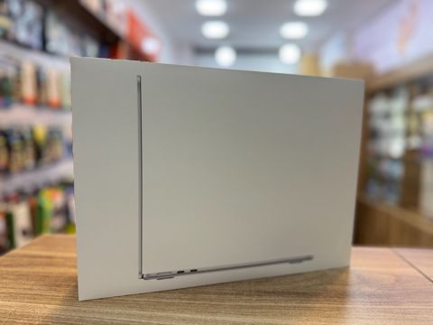 Apple Macbook Air 13 inch M5 Chip 16GB/512GB Silver — Bakı