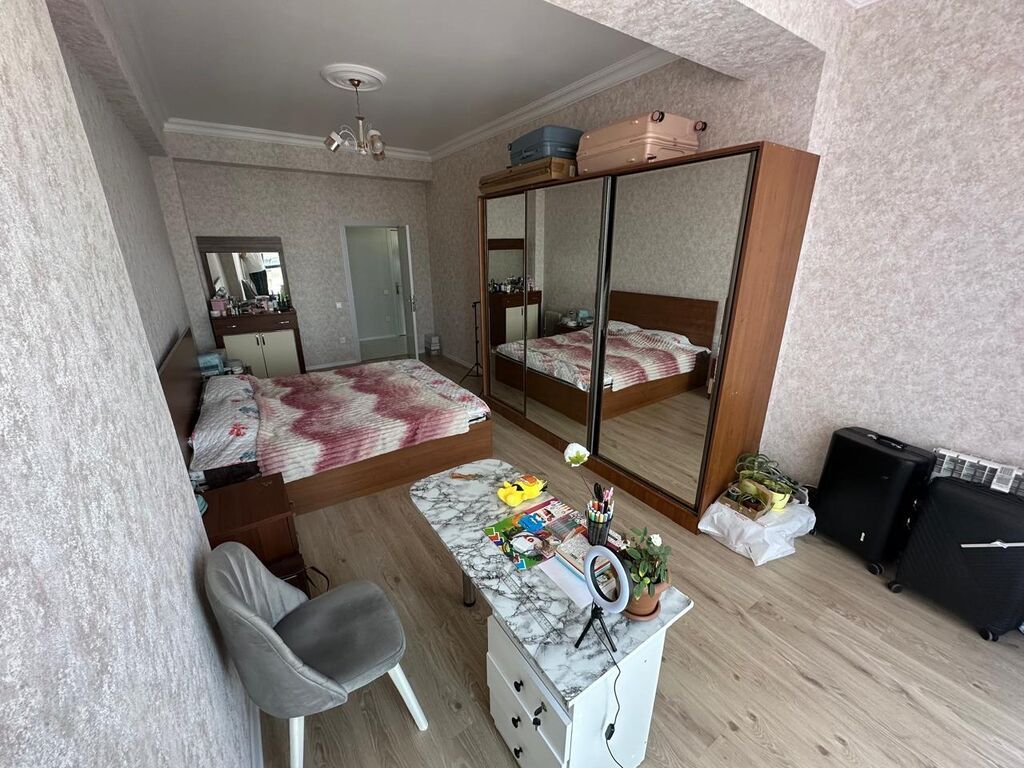 Dəniz mənzərəli, geniş balkonlu 2 otaqlı mənzil. Panoram pəncərələrdən — Daşınmaz əmlak, Saray (3)