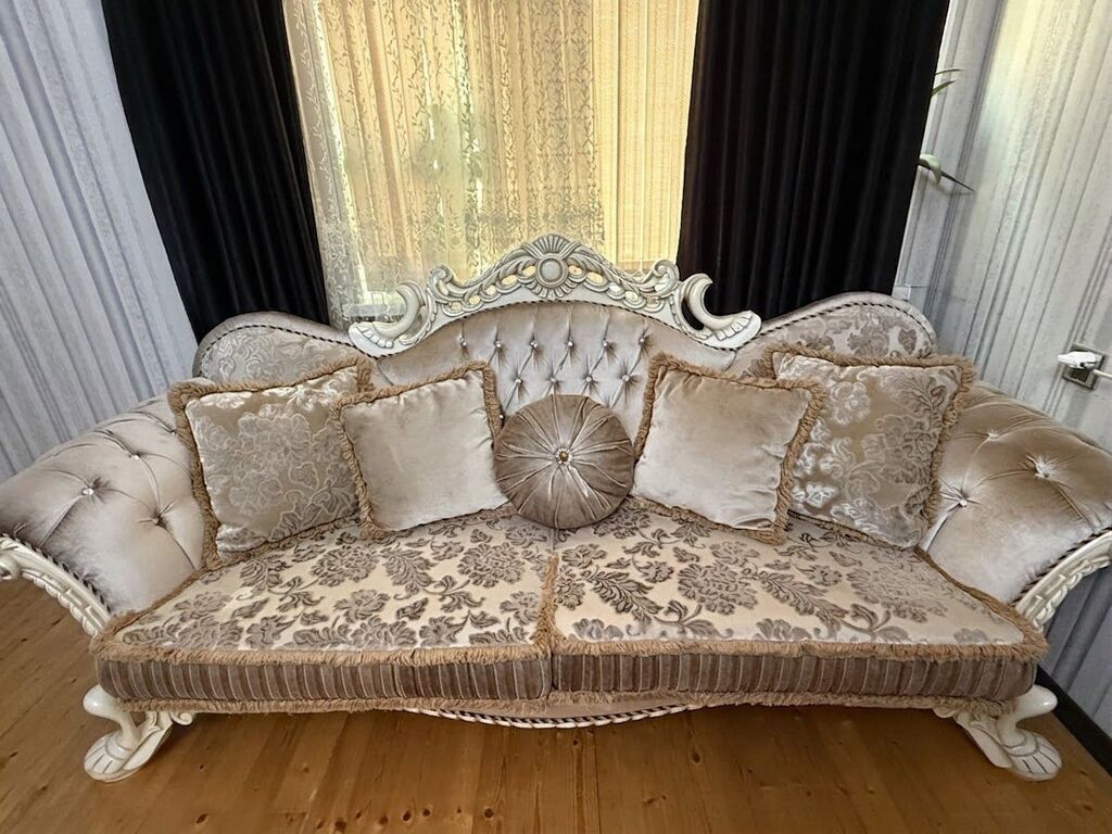 Klassik üslubda yumşaq mebel dəsti - Tərkib: 1 geniş divan + 2 ədəd — Mebel, Bakı