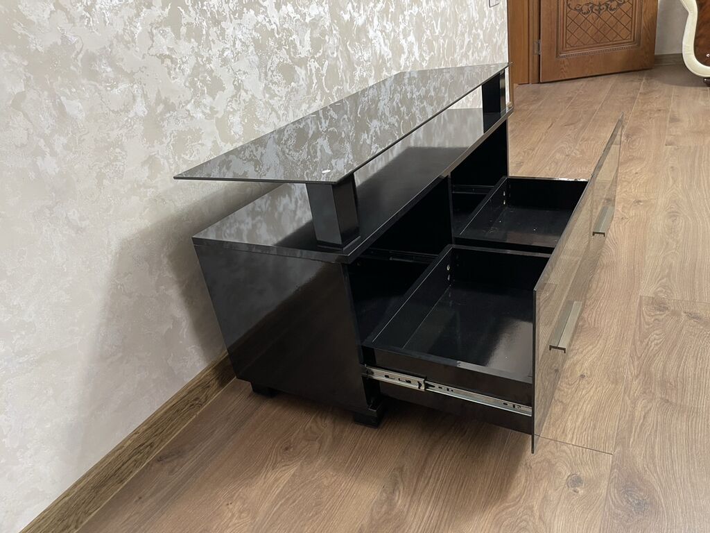 İşlənmiş, Düz TV altlığı, Polkalı, Şüşəli — Mebel, Bakı (3)