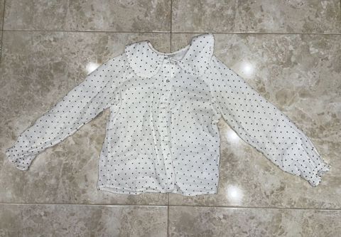 Qız uşağı üçün ağ rəngli, xırda qara xallı bluz. Uzunqolludur, qolları — Sumqayıt