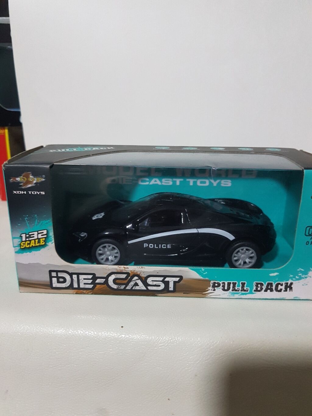 Kolleksiya üçün 1:43 miqyaslı die-cast model avtomobillər. Şəkillərdə — Mallar, Bakı (8)