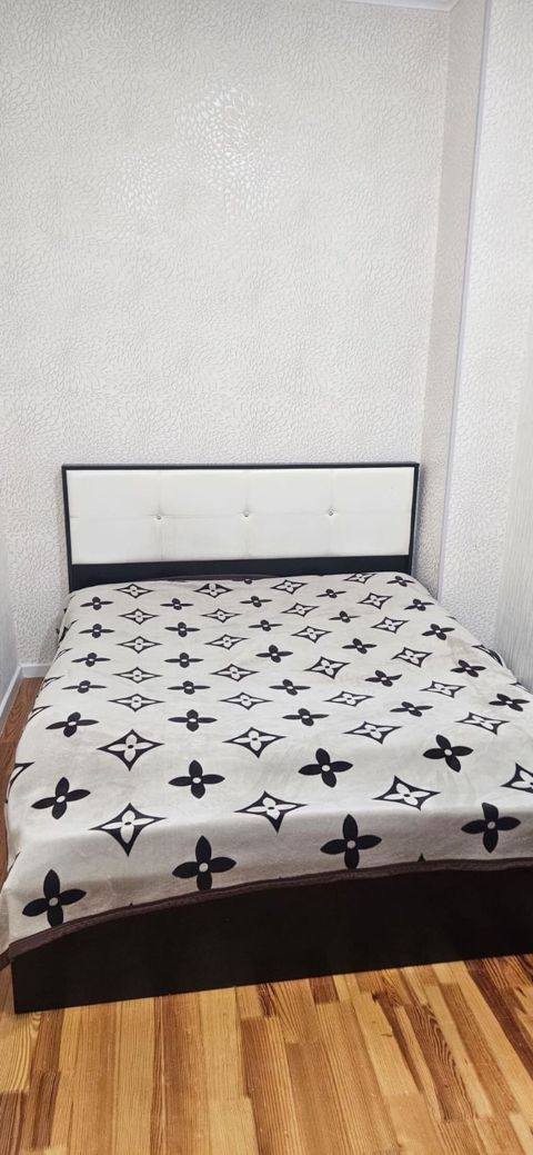 Taxt satılır 100₼. Ünvan Mərdəkan &Rumi E — Bakı