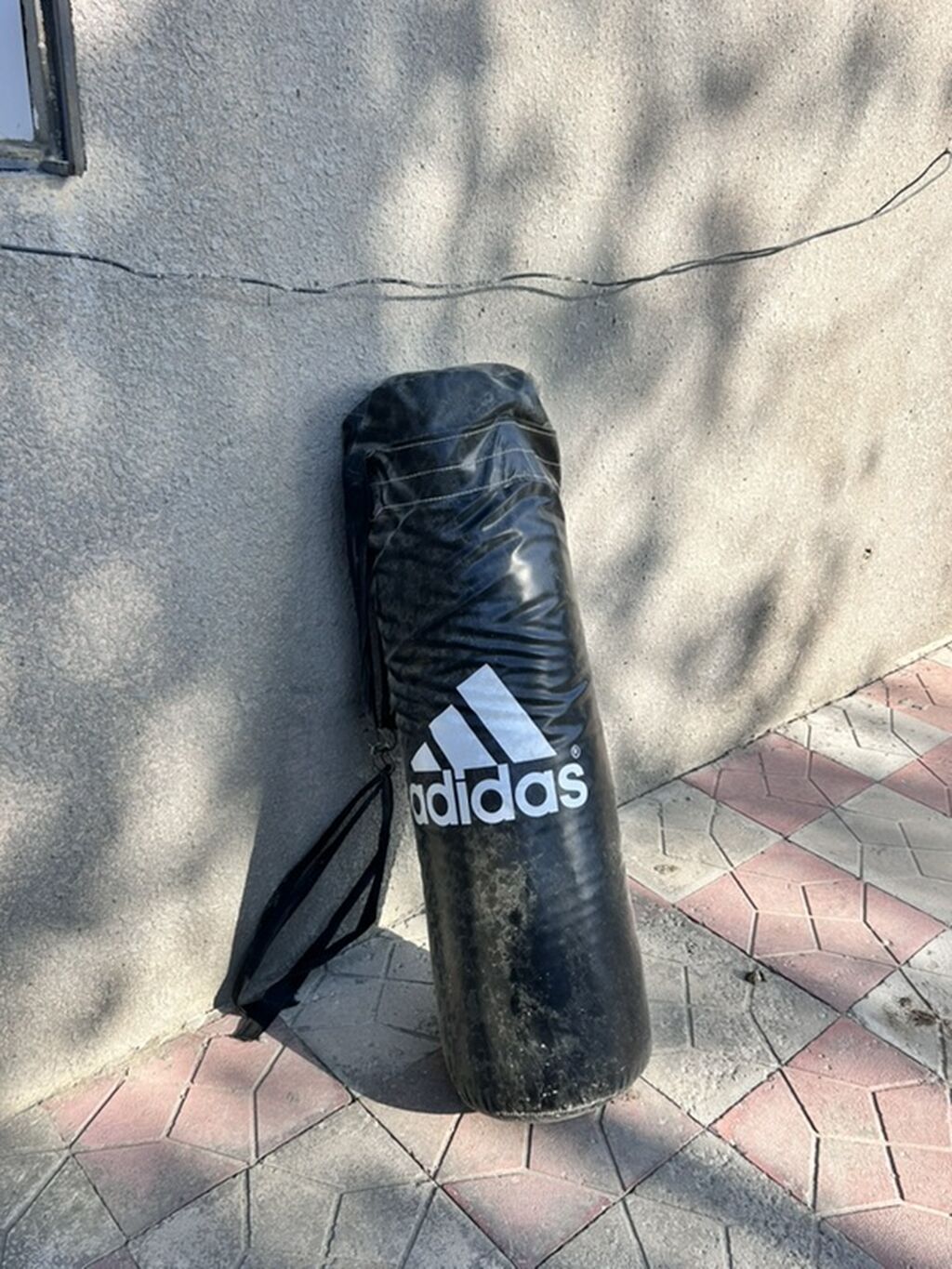 Adidas brendinin asqılı boks kisəsi İki qulpu cırlıb tikdirmek lazmdı — İdman və istirahət, Digah